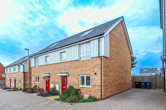 3 Bedroom Semi-Detached House To Rent In Culverin Avenue, Grays, RM16