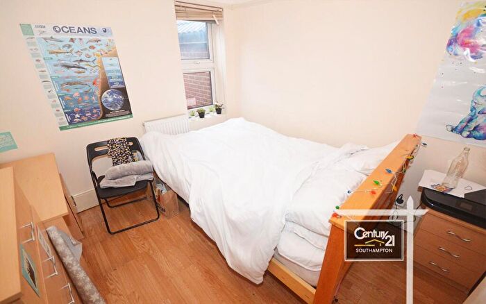 3 Bedroom Flat To Rent In |Ref: |, Portswood Road, Southampton, SO17