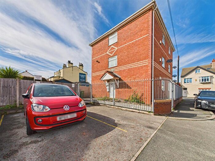 2 Bedroom Apartment To Rent In Roklis Corner, Albion Street, New Brfightobn, CH45