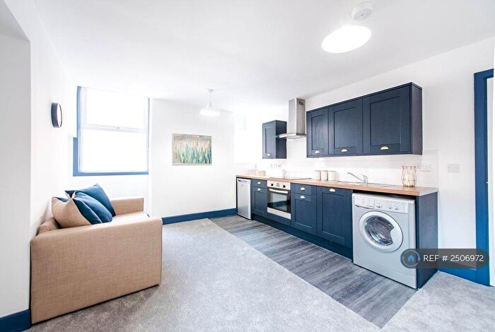 2 Bedroom Flat To Rent In Booth Street, Ashton-Under-Lyne, OL6