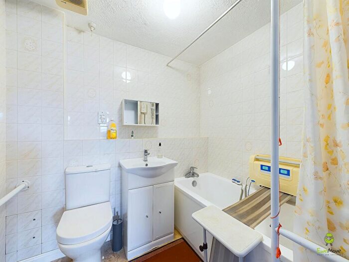 2 Bedroom Flat For Sale In Court Lodge, Erith Road, Belvedere, Kent, DA17