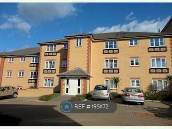 2 Bedroom Flat To Rent In Herent Drive, Clayhall, IG5