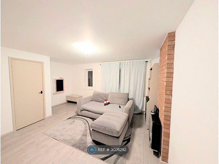 3 Bedroom Semi-Detached House To Rent In Malham Way, Leicester, LE2