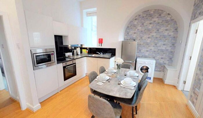 4 Bedroom Flat To Rent In Oakley Square, London, NW1