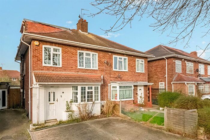 4 Bedroom Semi Detached House For Sale In Kingshill Avenue, Northolt, UB5