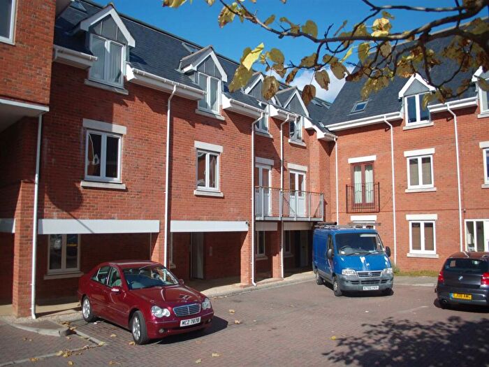 2 Bedroom Flat To Rent In Sanders Place, Walsworth Road, Hitchin, SG4