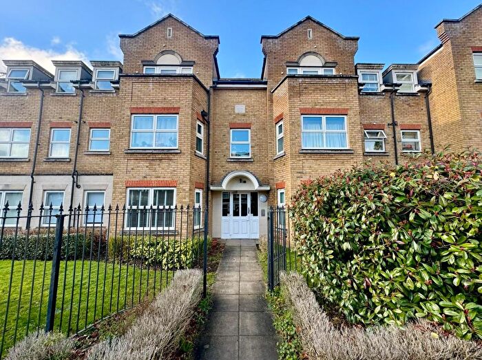 2 Bedroom Flat To Rent In Salmons Brook House, EN2