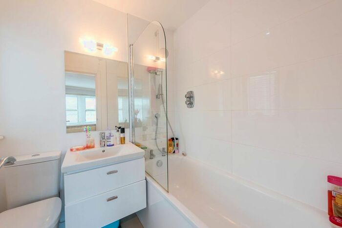 1 Bedroom Flat To Rent In High Street, Acton, London, W3