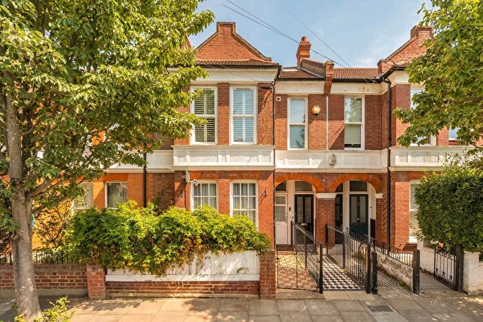 2 Bedroom Maisonette For Sale In Hosack Road, Balham, SW17