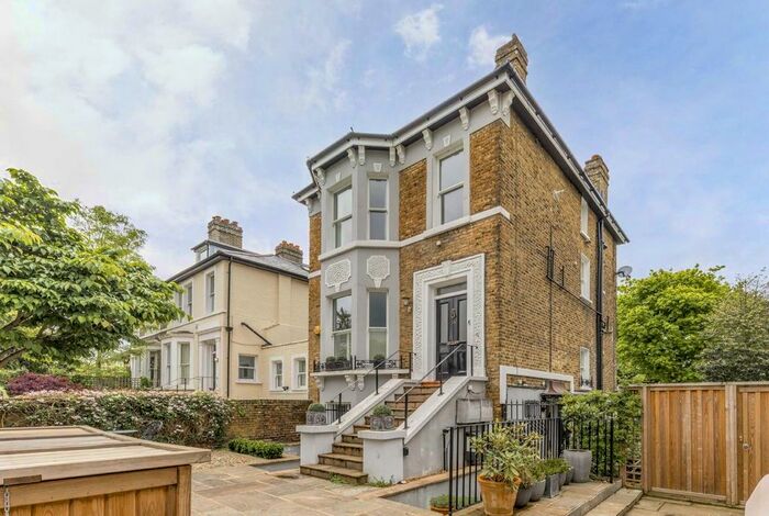 3 Bedroom Flat To Rent In Heathcote Road, Twickenham, TW1