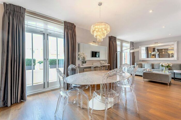 3 Bedroom Flat To Rent In Hamlet Gardens, Hammersmith, London, W6