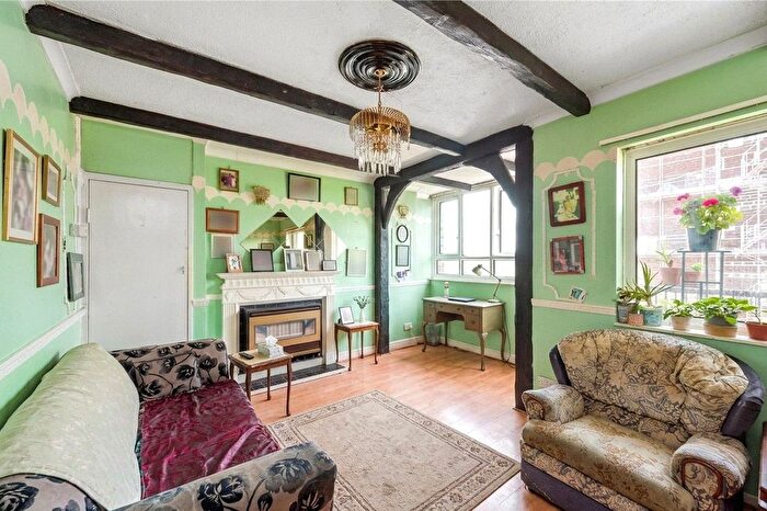 3 Bedroom Flat For Sale In Stoke Newington Church Street, London, N16