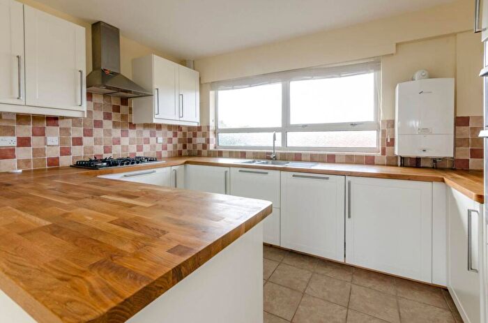 2 Bedroom Flat To Rent In Box Grove, Guildford, , Guildford, GU1