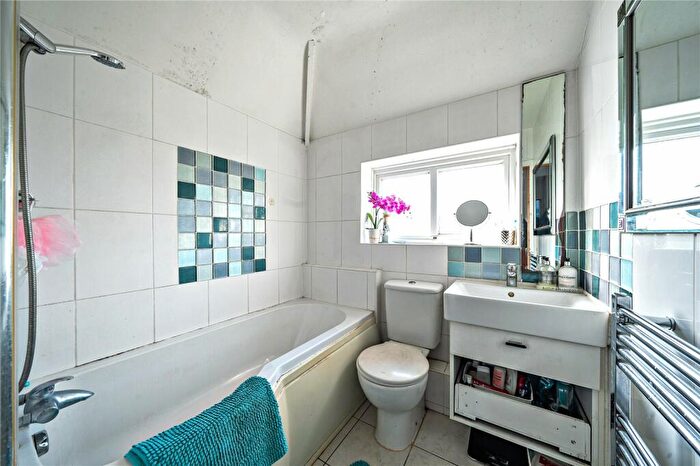 3 Bedroom Semi-Detached House For Sale In Worplesdon Road, Guildford, Surrey, GU2
