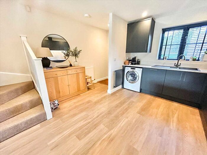 3 Bedroom Town House For Sale In Church View, Nottingham, NG11