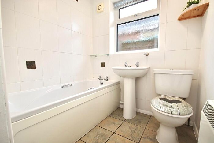 2 Bedroom Detached Bungalow For Sale In Hilltop Close, Eagle, LN6