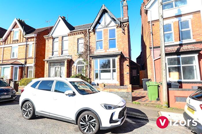 3 Bedroom Semi Detached House For Sale In Mount Pleasant, Redditch, B97