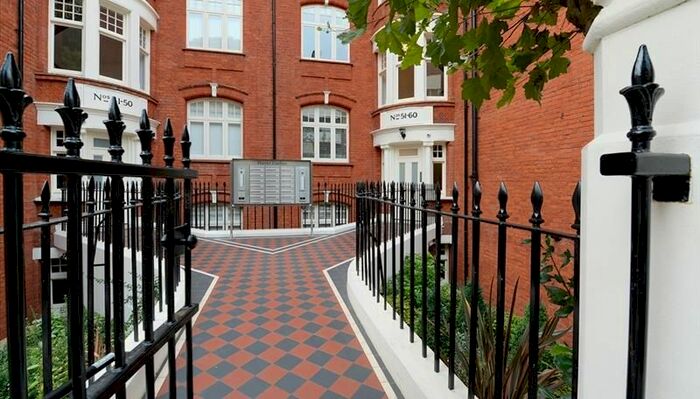 1 Bedroom Flat To Rent In Hamlet Gardens, Ravenscourt Park, London, W6