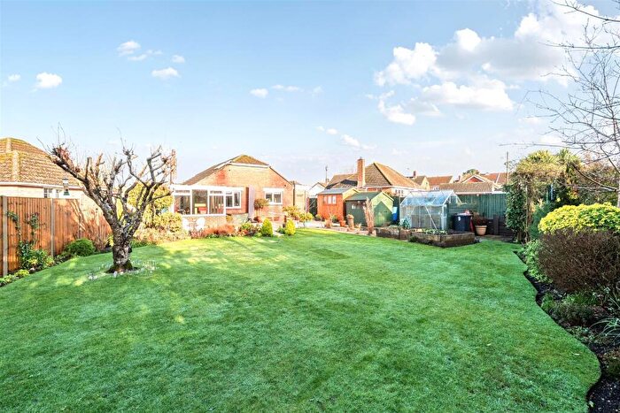 4 Bedroom Detached Bungalow For Sale In White Cliff Gardens, Blandford Forum, DT11