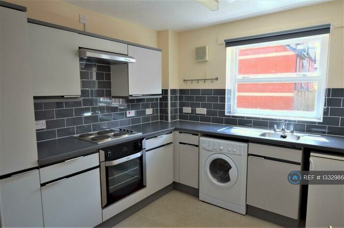 2 Bedroom Flat To Rent In Melbourne Court, Exeter, EX2