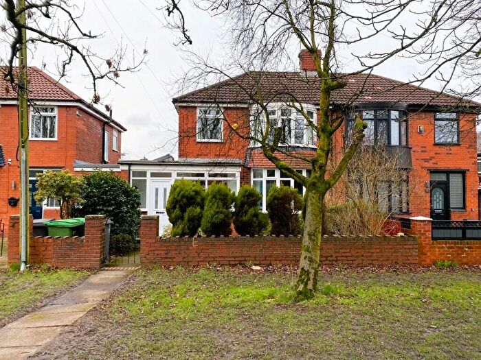 3 Bedroom Semi Detached House For Sale In Broadway, Chadderton, Oldham, OL9