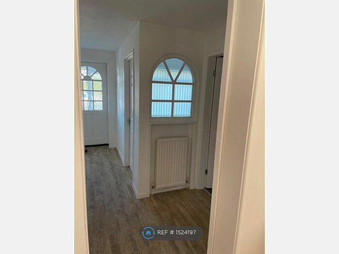 3 Bedroom Semi-Detached House To Rent In Castle Hill Road, Bury, BL9