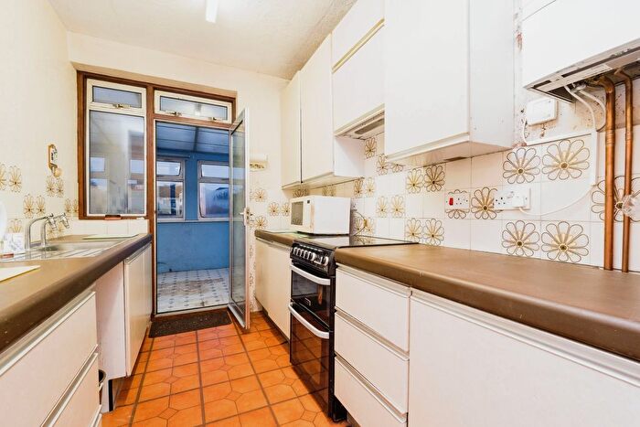 2 Bedroom Bungalow For Sale In Fairfield Close, Hornchurch, RM12