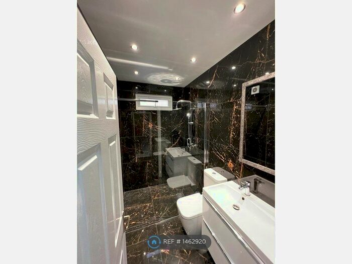 Studio To Rent In Spencer Road, Slough, SL3