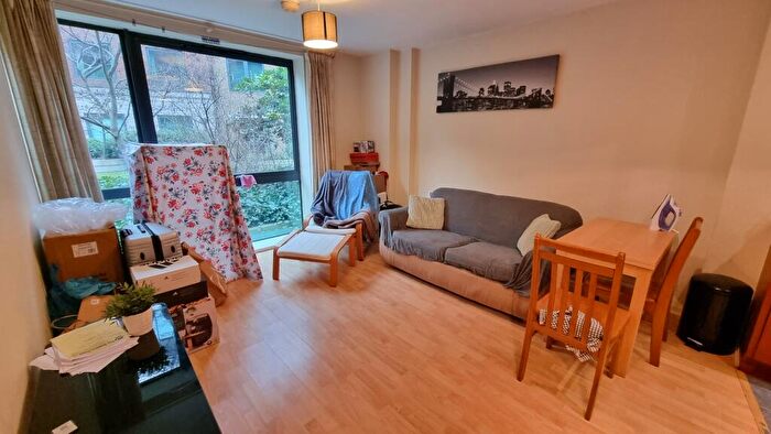 2 Bedroom Apartment To Rent In City South, City Road East, M15