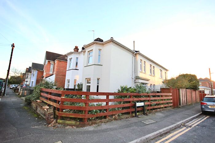 4 Bedroom Semi-detached House To Rent In Queensland Road, Bournemouth, BH5