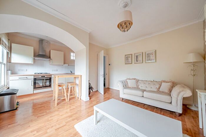 3 Bedroom Flat To Rent In Kingston Road, Wimbledon, London, SW19