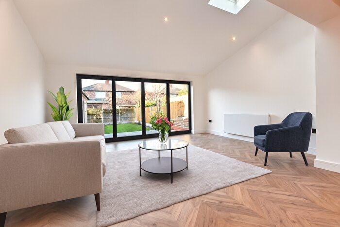 3 Bedroom Semi-detached House For Sale In Windsor Drive, Grappenhall, WA4