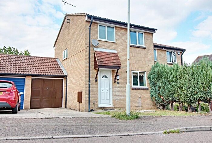 3 Bedroom Semi-Detached House For Sale In Hipkins, Bishop's Stortford, CM23