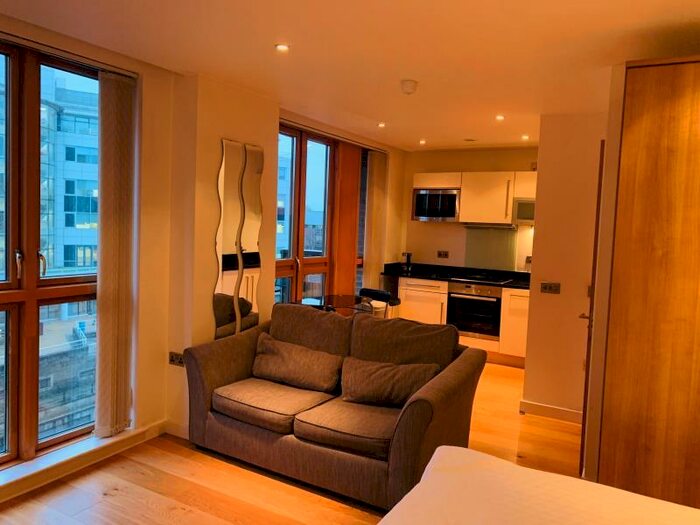 Apartment To Rent In Watermans Place, Granary Wharf, LS1