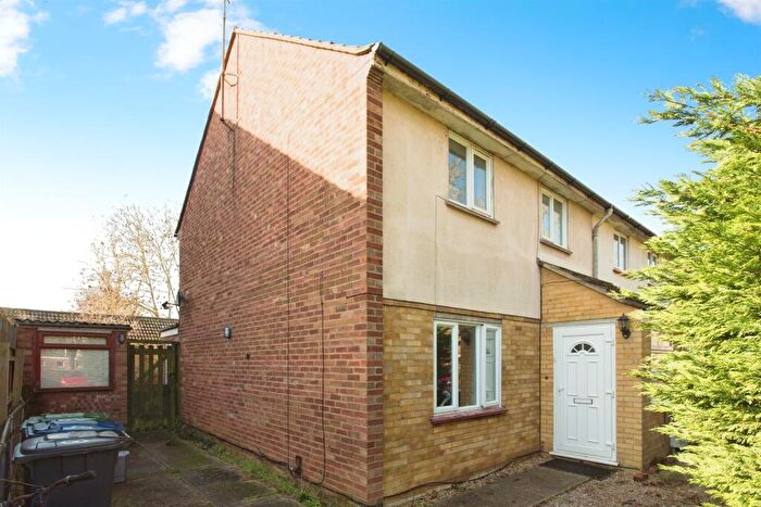 3 Bedroom End Of Terrace House For Sale In Atkins Close, Cambridge, CB4