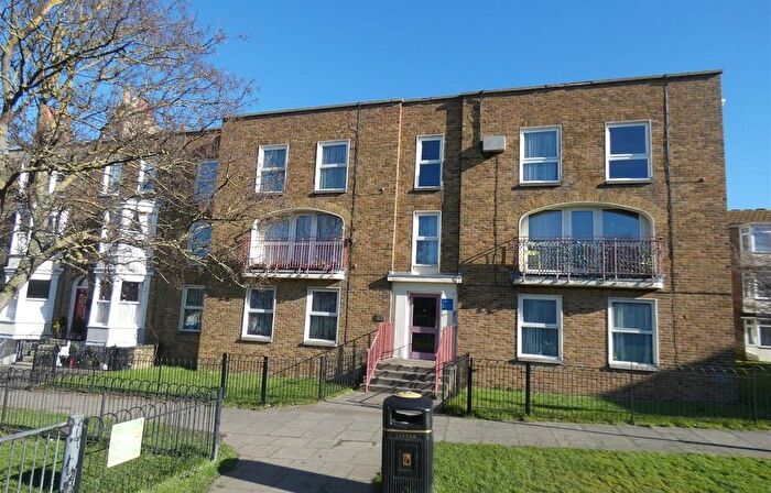 2 Bedroom Flat To Rent In La Belle Alliance Square, Ramsgate, Kent, CT11