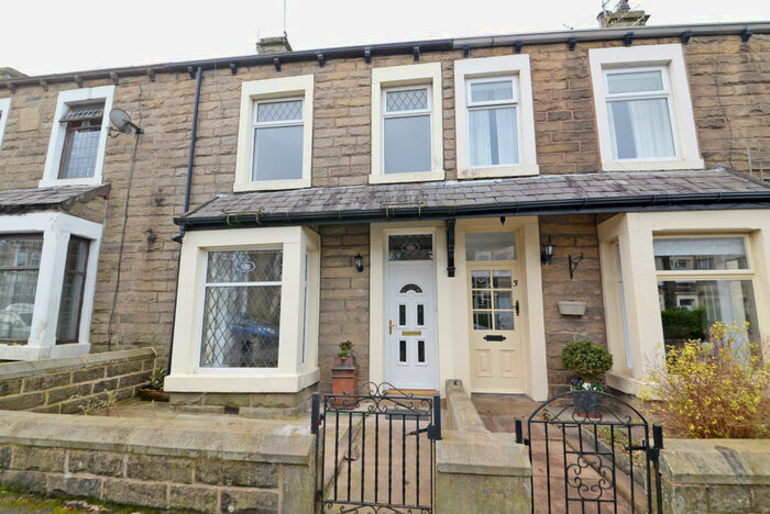 3 Bedroom Terraced House To Rent In Park Road, Barnoldswick, BB18