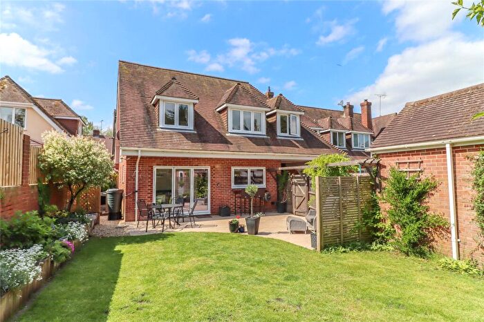 3 Bedroom Link Detached House For Sale In Church Road, Kings Somborne, Stockbridge, Hampshire, SO20