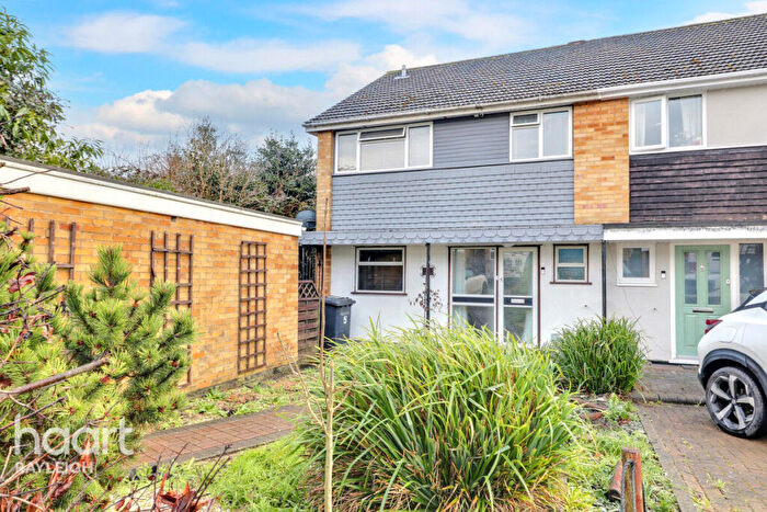 4 Bedroom Semi-Detached House For Sale In Weir Farm Road, Rayleigh, SS6
