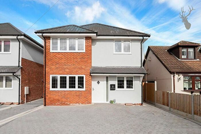 4 Bedroom House To Rent In Farm Road, Rainham, RM13
