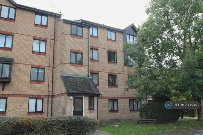 1 Bedroom Flat To Rent In Chestnut Road, Basildon, SS16