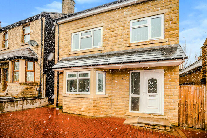 5 Bedroom Detached House To Rent In Blackhouse Road, Huddersfield, West Yorkshire, HD2