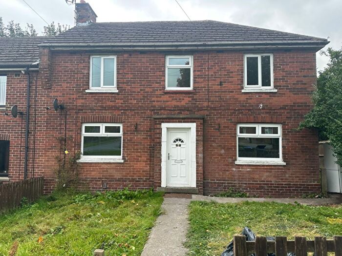 4 Bedroom Semi-detached House To Rent In Edge End Road, Bradford, BD6