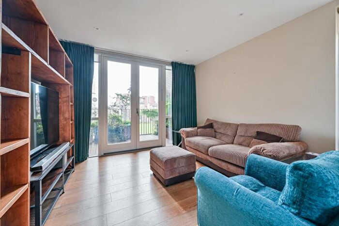 2 Bedroom Flat To Rent In Winch House, Stead Street, London, , Elephant And Castle, London, SE17