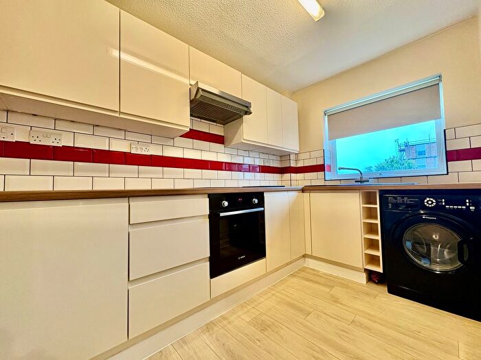 2 Bedroom Flat To Rent In Trapstyle Road, Ware, SG12