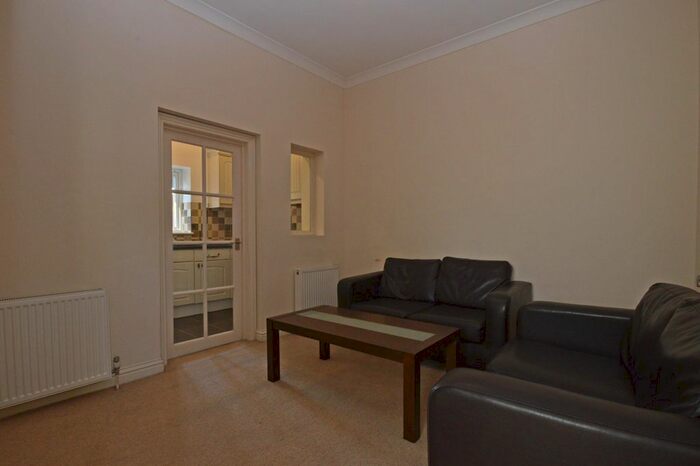 3 Bedroom Flat To Rent In Tooting Market, Tooting High Street, London, SW17