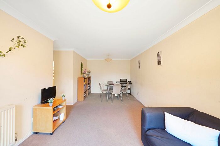 2 Bedroom Flat To Rent In Cadnum Lodge, Schooner Close, London, E14