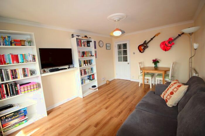 2 Bedroom Flat To Rent In High Street, Caterham, CR3