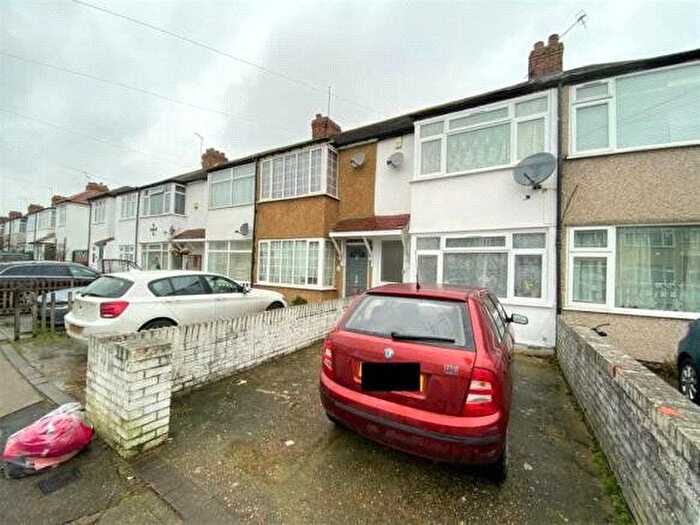 2 Bedroom Terraced House To Rent In Oakleigh Road, Hillingdon, UB10