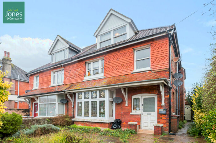 2 Bedroom Flat To Rent In Cowper Road, Worthing, West Sussex, BN11